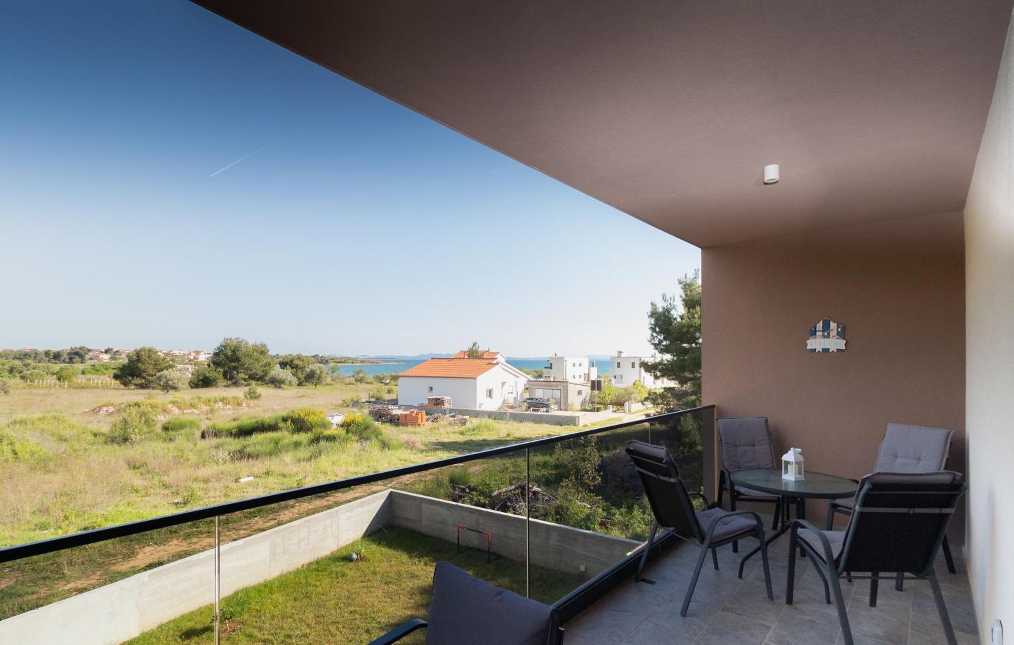 Modern And Spacious Apartment Helena Near The Beach Privlaka  Exterior foto